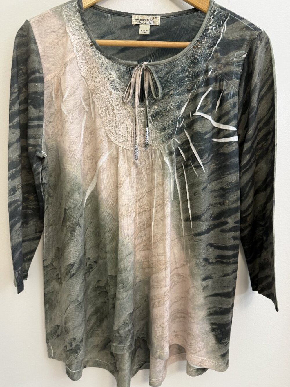 One World Womens Blouse Medium Green Beige 3/4 sleeves Keyhole Tie Lace Pullover